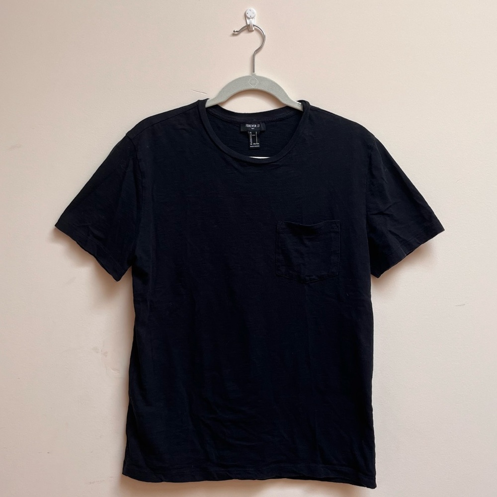 basic forever 21 front pocket black tshirt